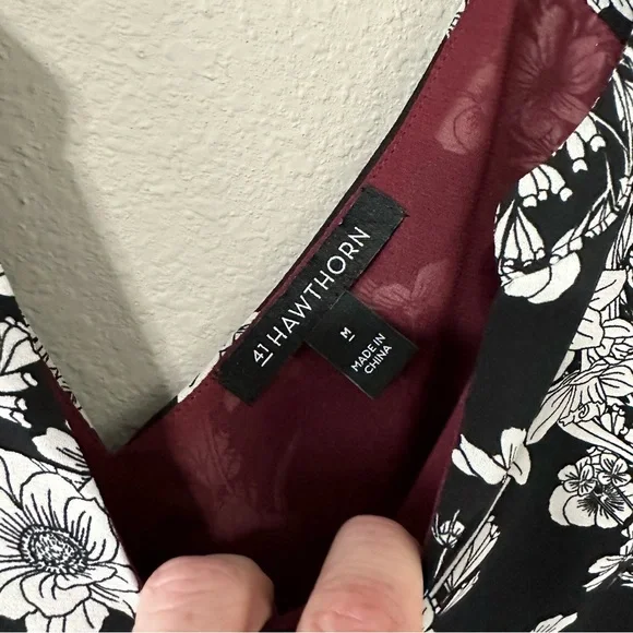 41 Hawthorn Black & White Floral Tank Top Size Medium EUC Stitch Fix - Picture 10 of 14